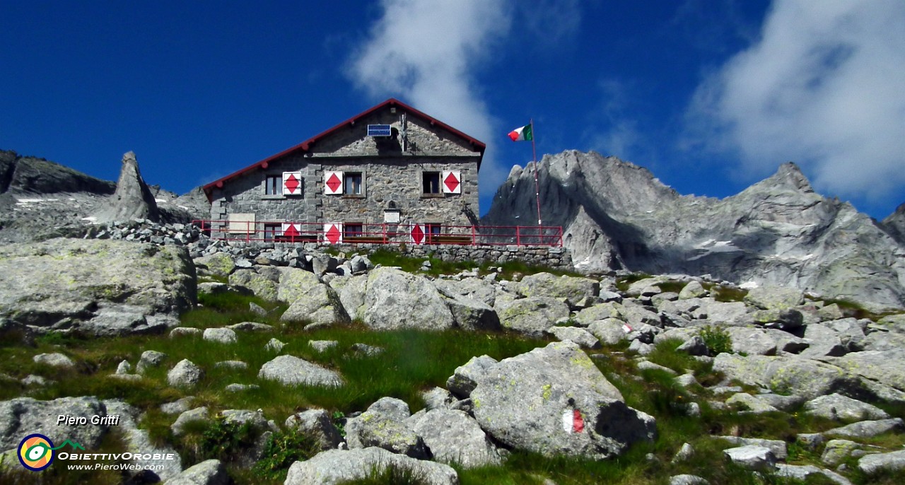 01 Rifugio Gianetti (2534 m).JPG